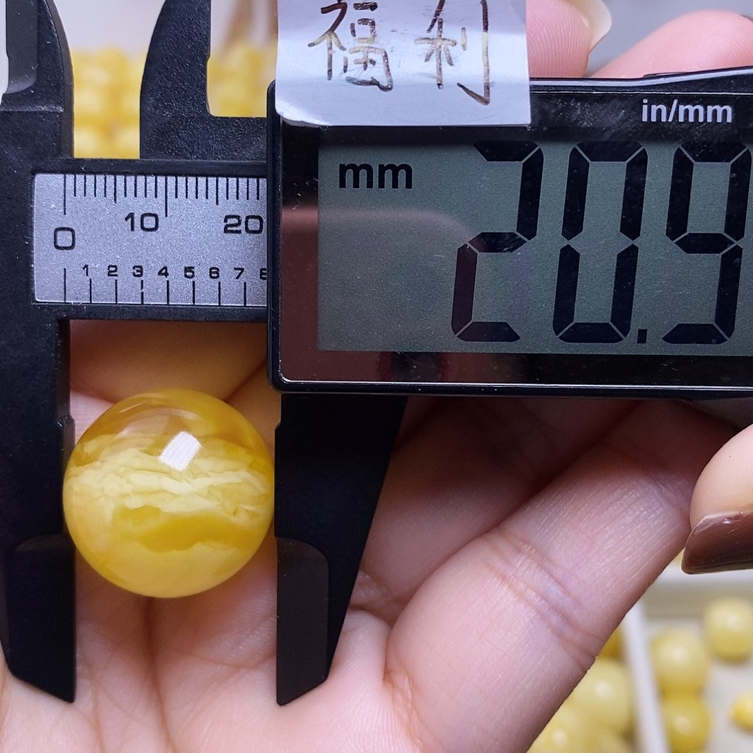 裸石琥珀未镶嵌小*蜜蜡圆珠