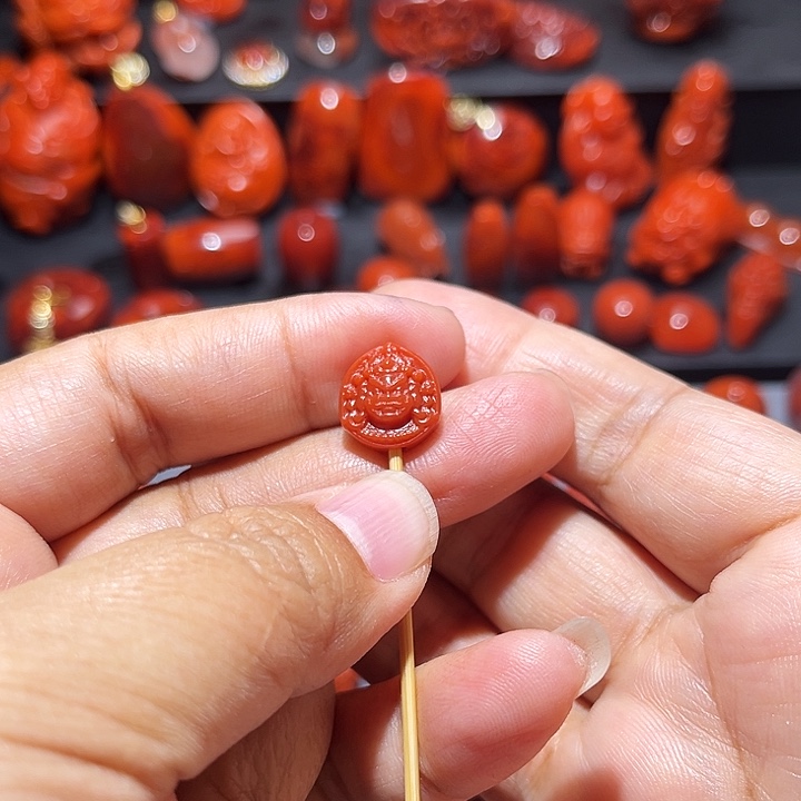磊***南红玛瑙未镶嵌配饰黄财神12+