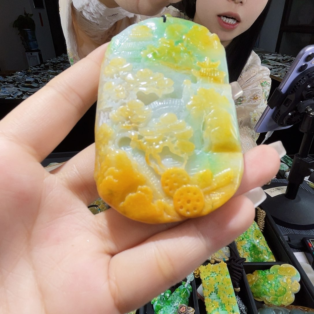 颈饰未镶嵌翡翠一