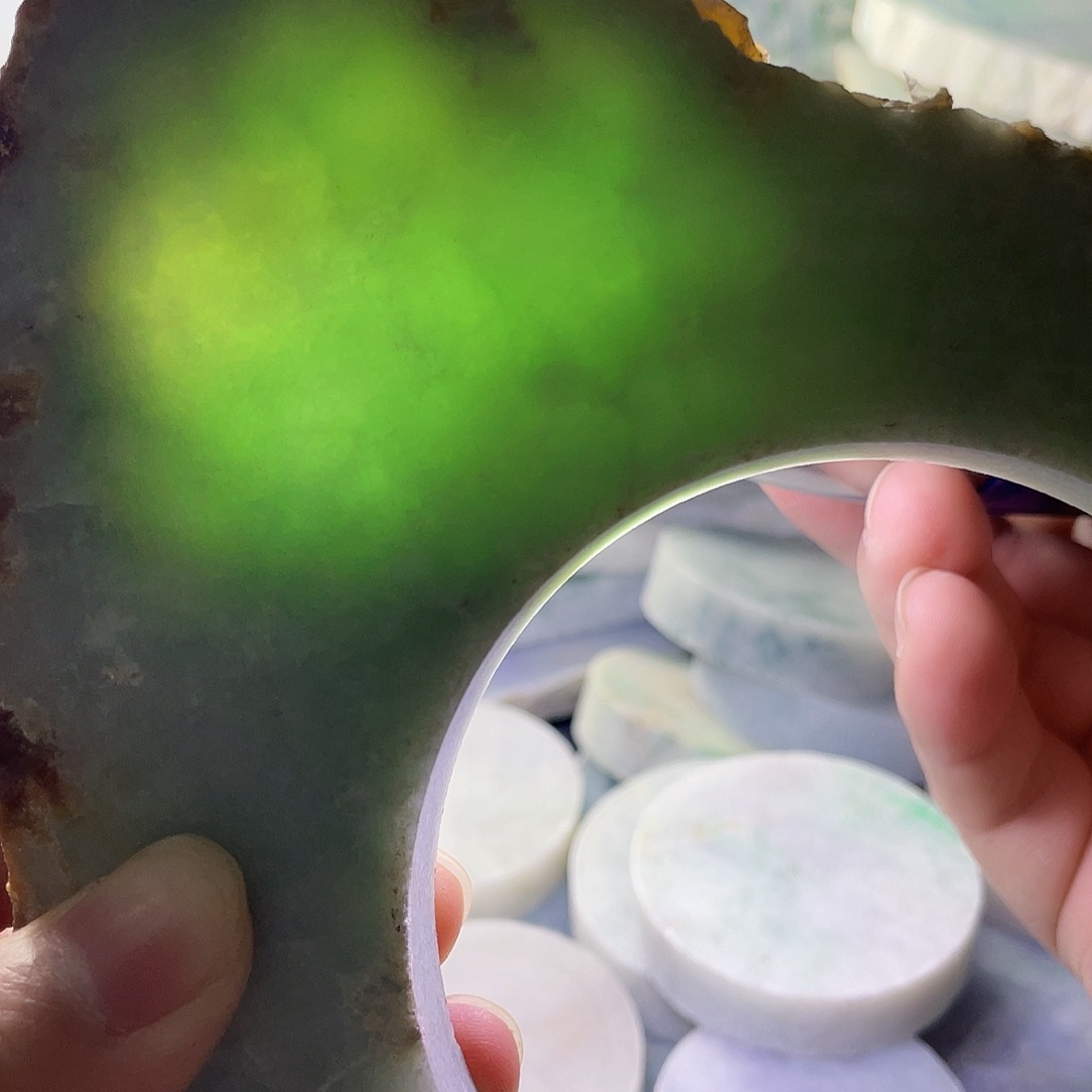 翡翠颈饰未镶嵌毛料76