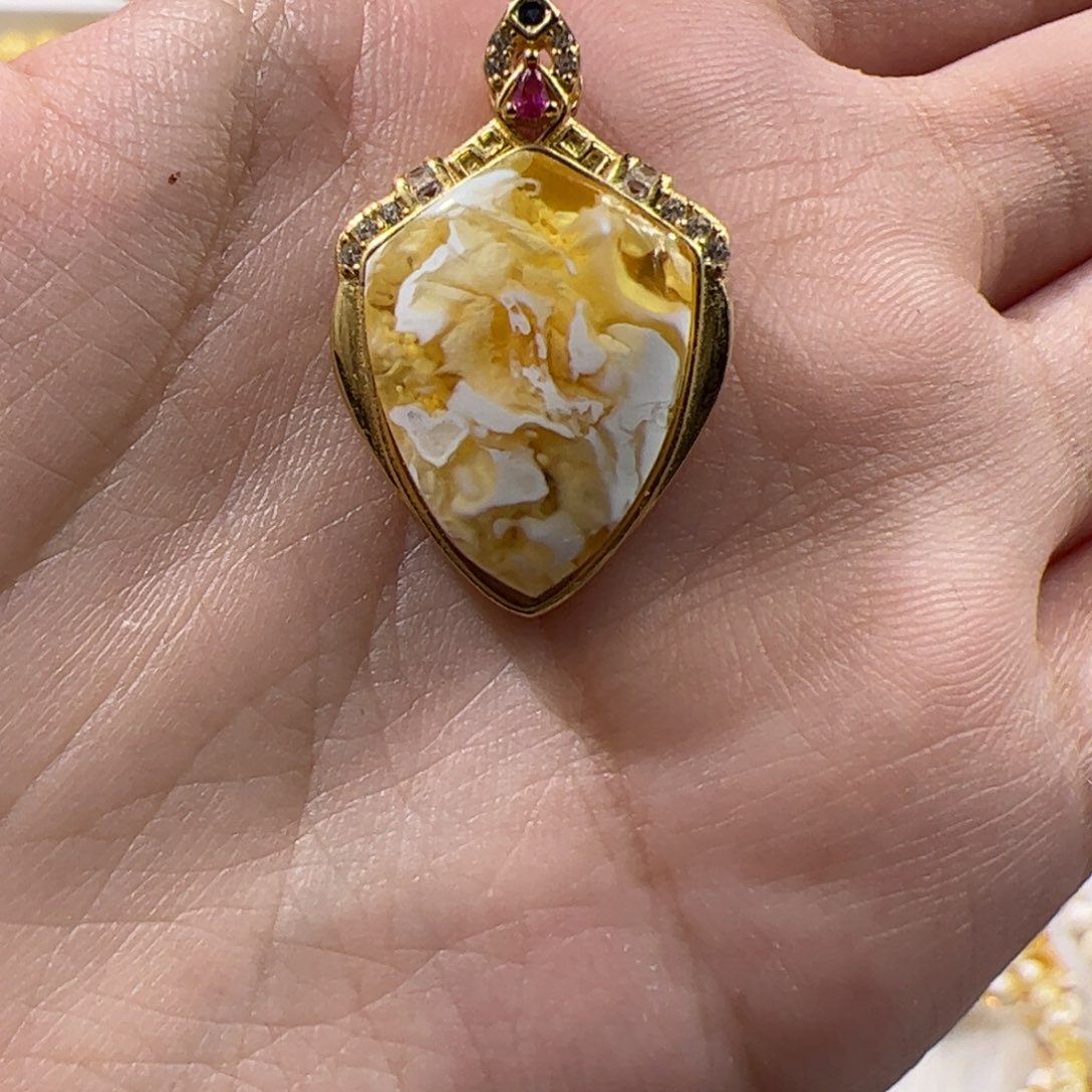 琥珀未镶嵌珠宝奇石金瓷白妖花溶洞吊坠