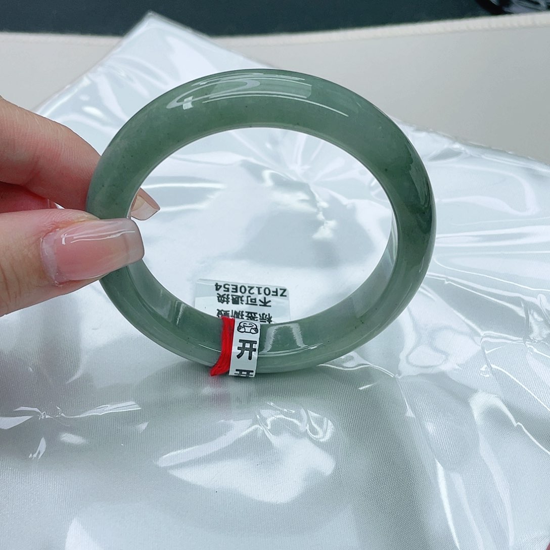 翡翠手镯未镶嵌正58