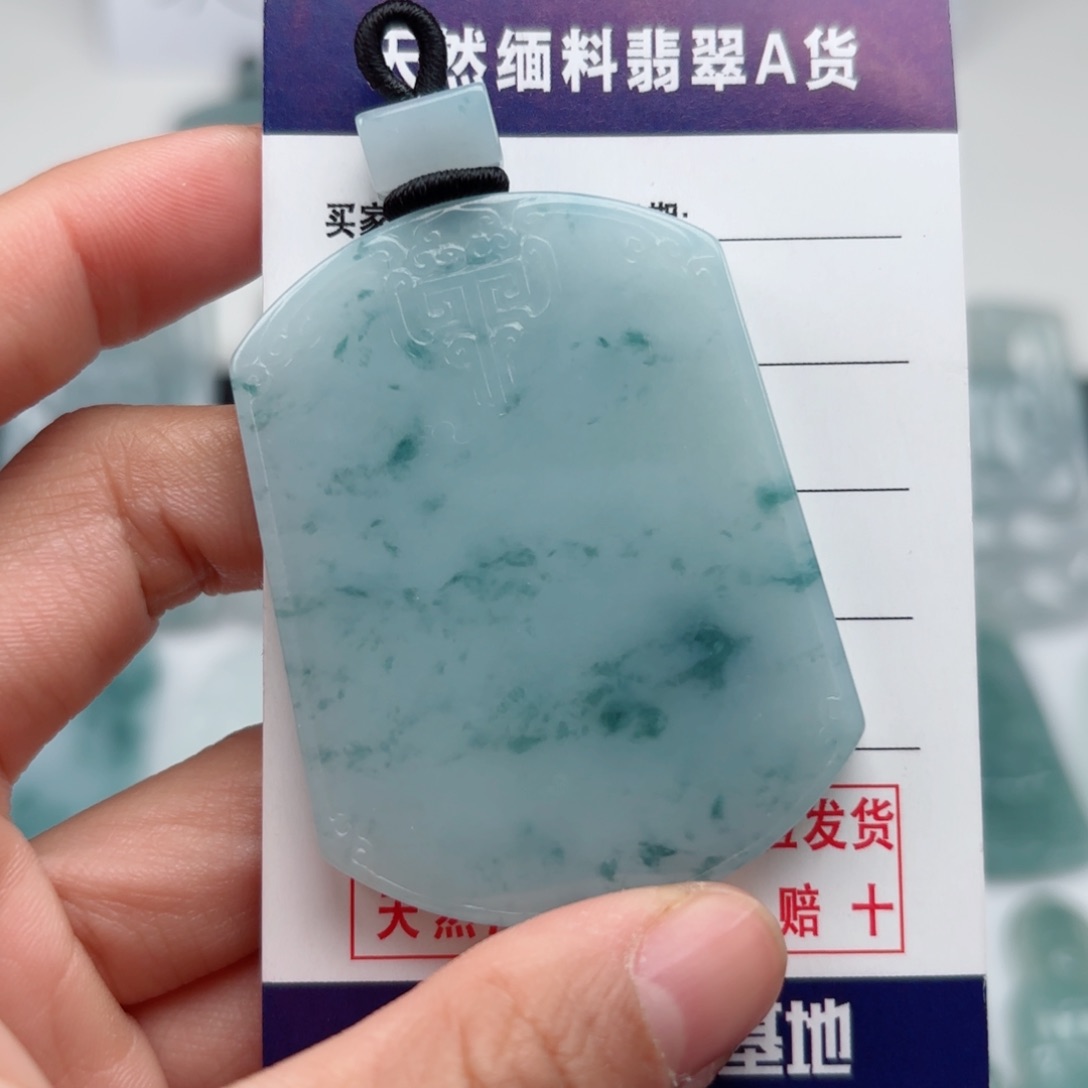 翡翠颈饰未镶嵌无事牌天然缅料翡翠