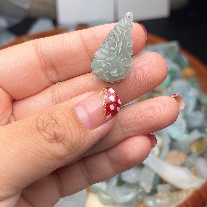 翡翠颈饰未镶嵌翡翠