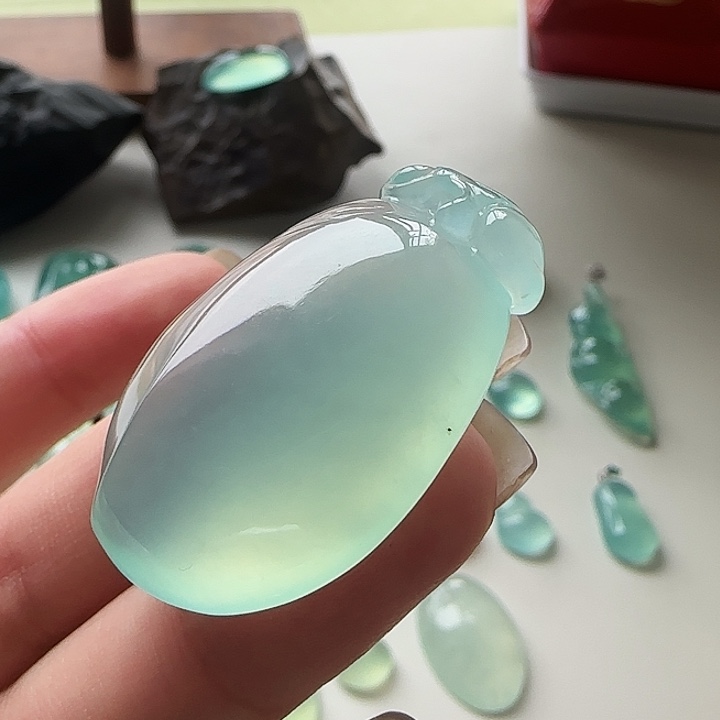 岫玉未镶嵌颈饰岫玉