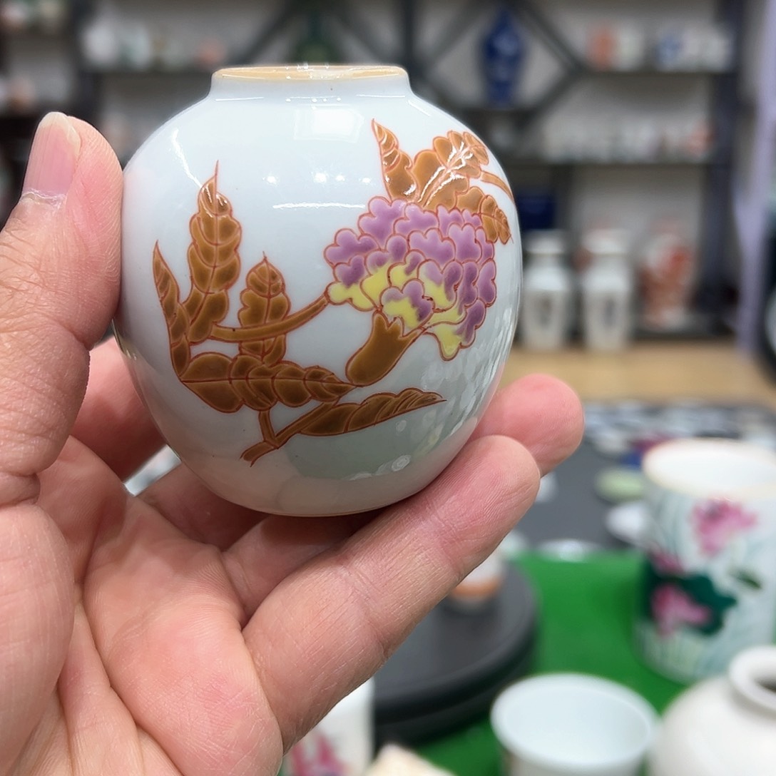 罐粉彩小水鱼罐一只