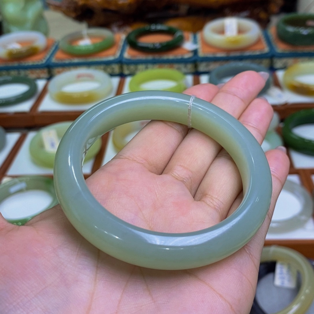 和田玉手镯未镶嵌我****8和田玉且末奶蓝57