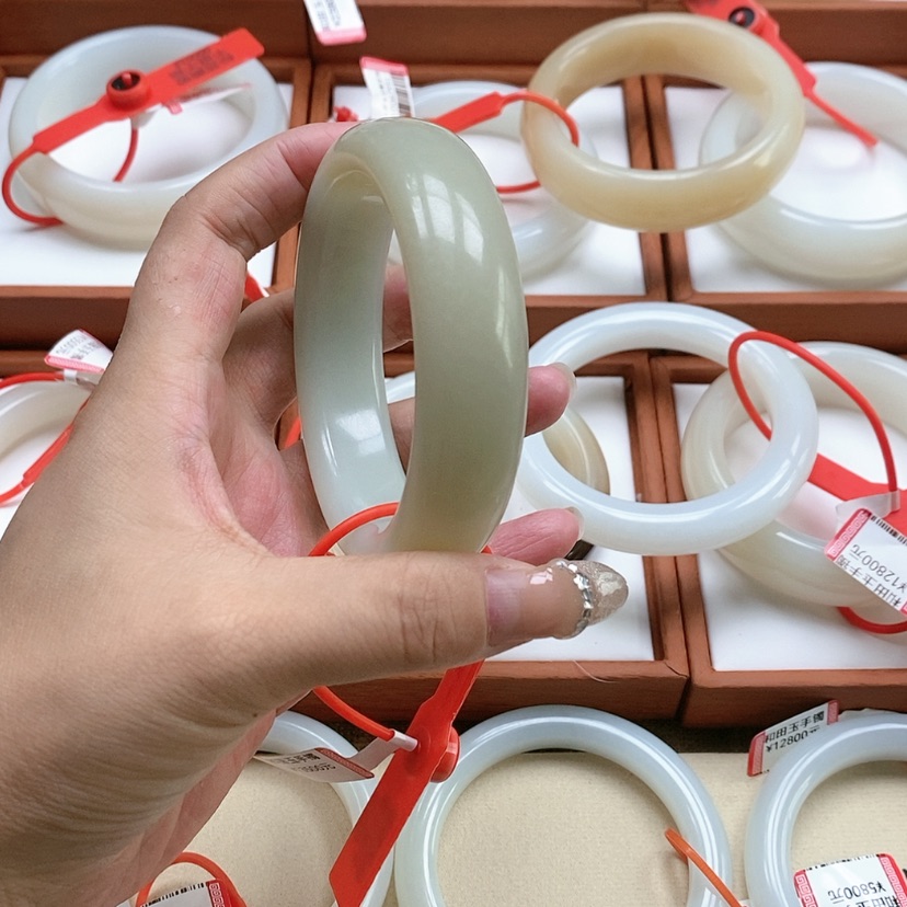 【闪购商品】和田玉手镯未镶嵌