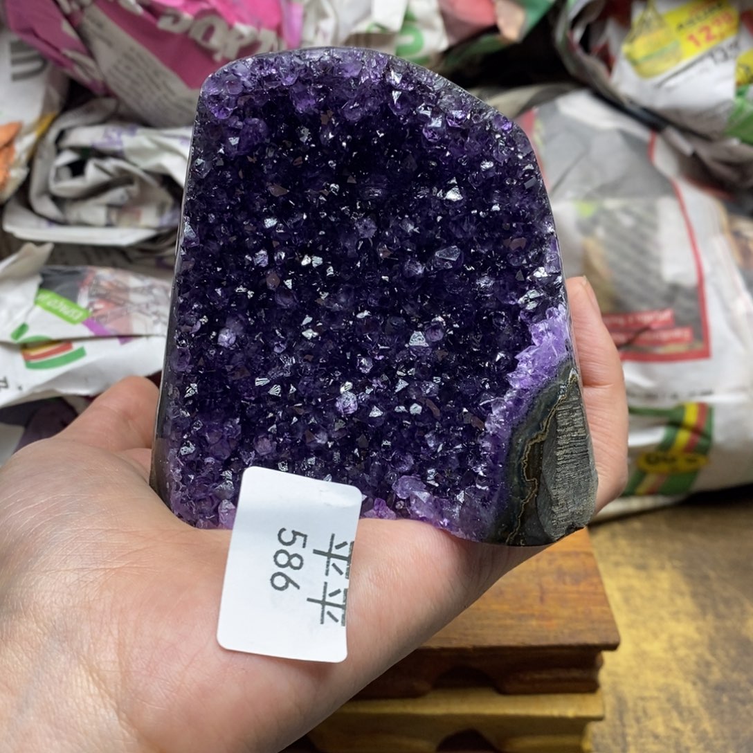 紫晶乌拉圭未镶嵌