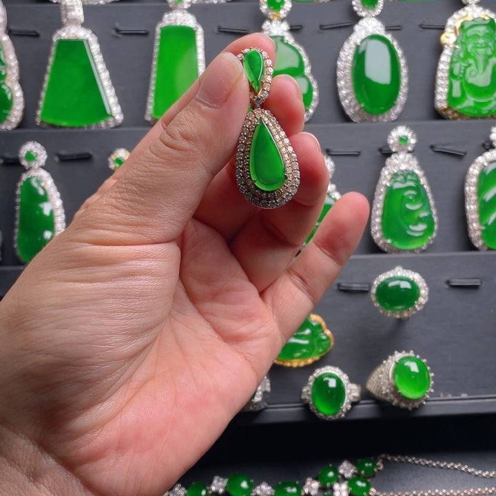 翡翠颈饰未镶嵌翡翠吊坠