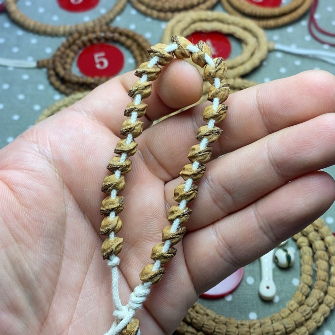 柏香籽/百香籽吊坠藏区红芽口蛇的单圈8+