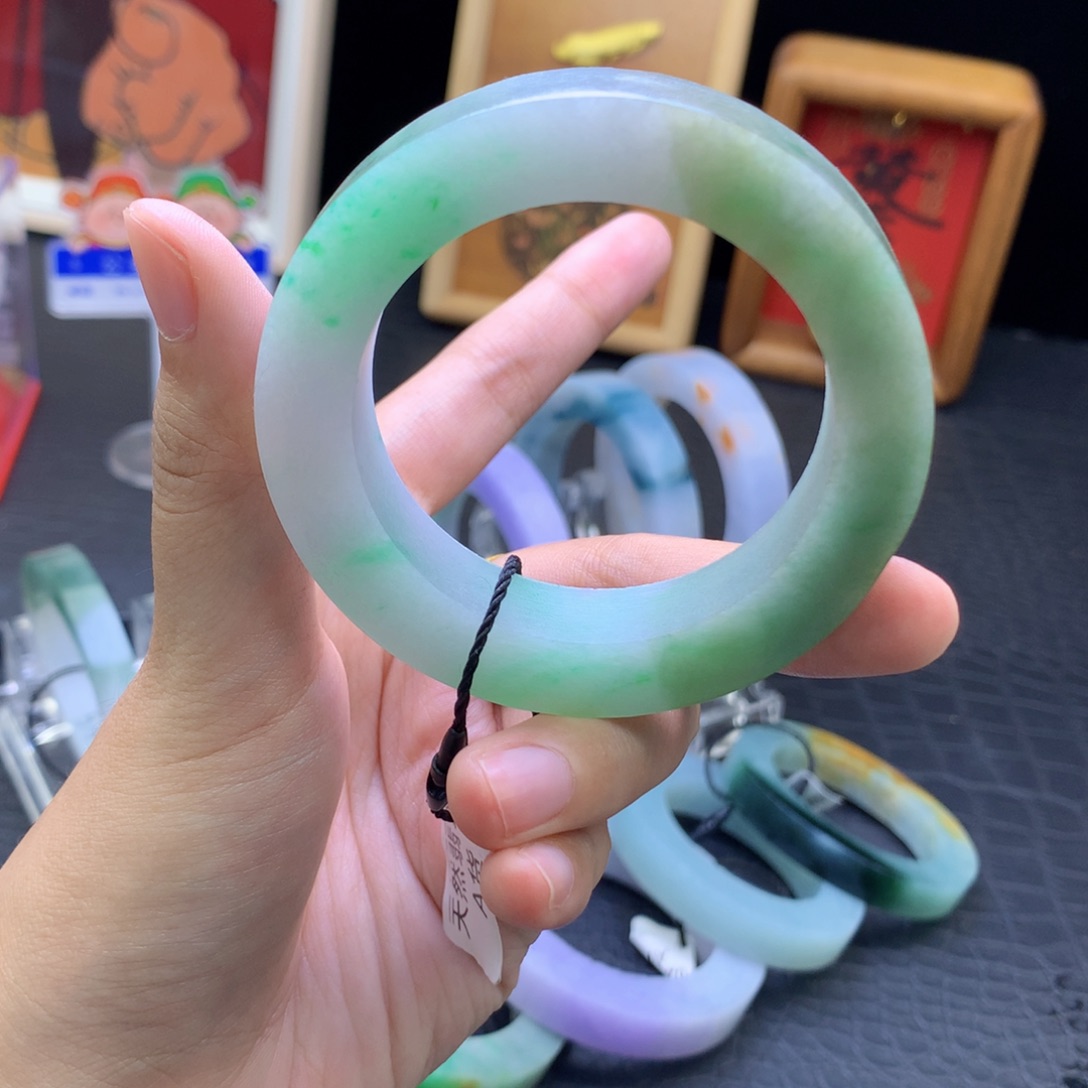 定制翡翠未镶嵌翡翠手镯