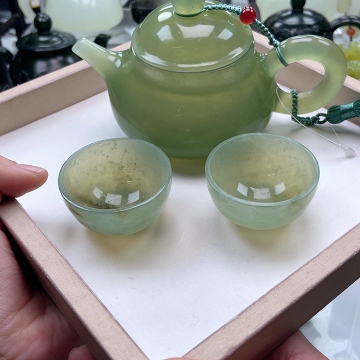 蛇纹石玉壶未镶嵌远**海