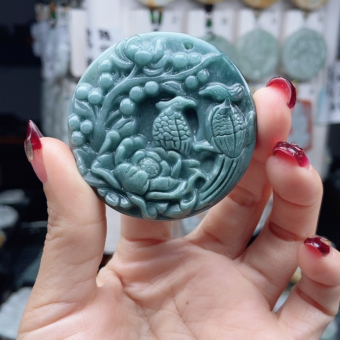 翡翠颈饰未镶嵌翡翠