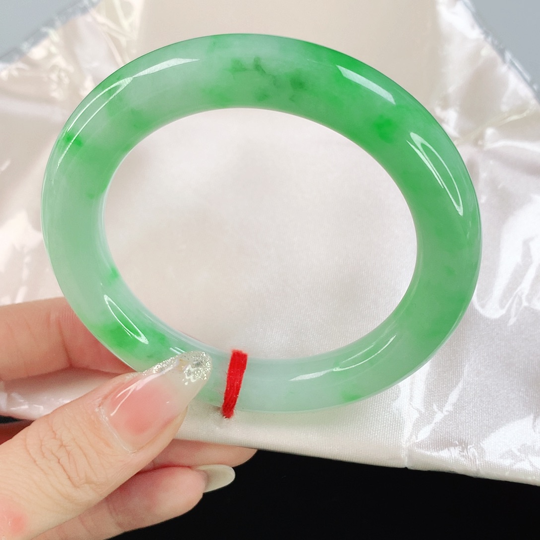 翡翠手镯未镶嵌4818圈口