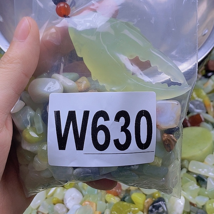 未镶嵌蛇纹石玉鱼缸石