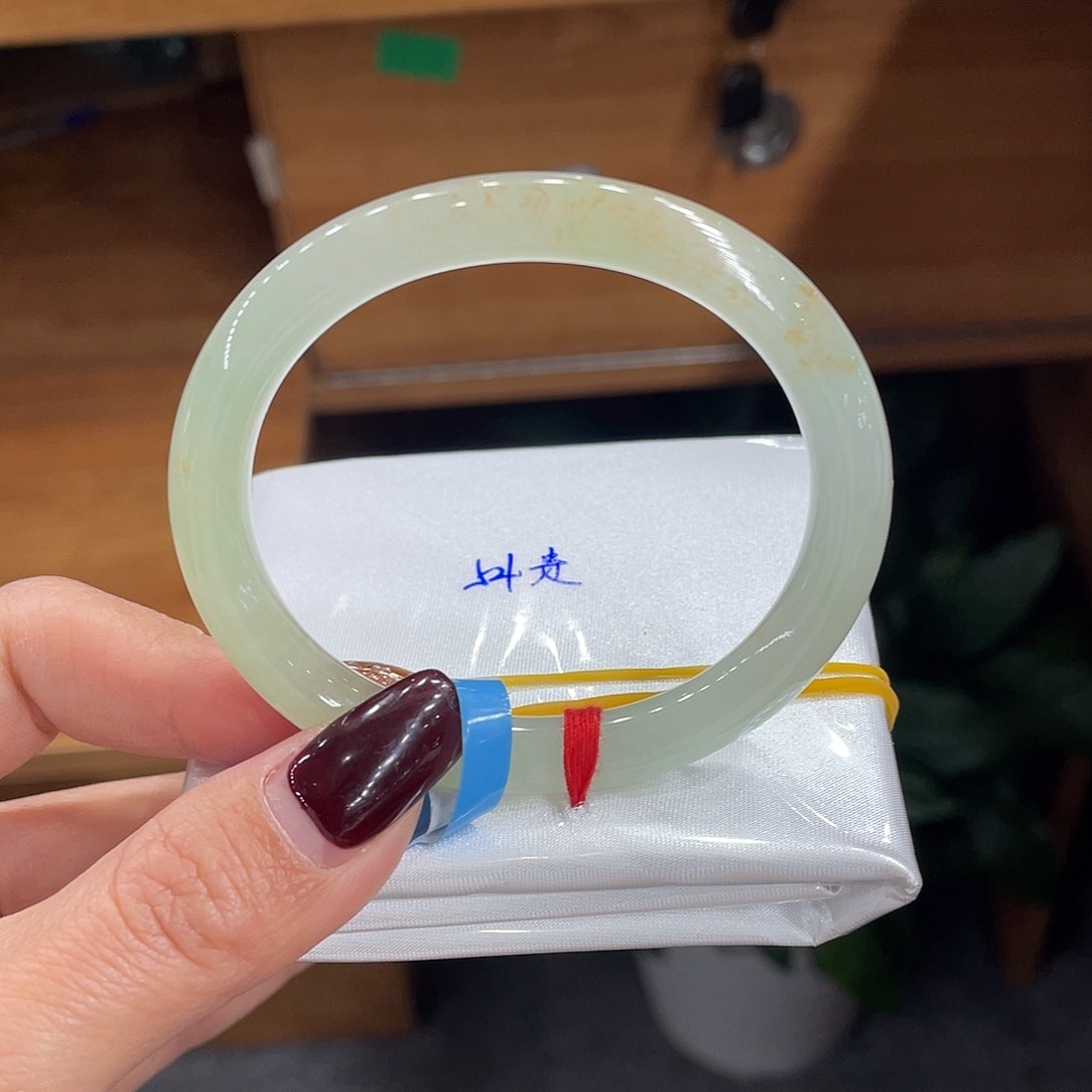 翡翠手镯未镶嵌缅甸翡翠