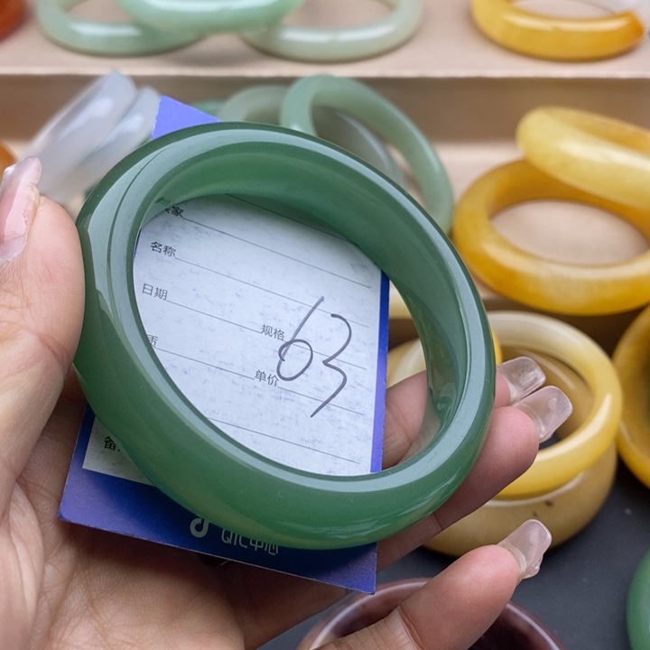 石英质玉手镯未镶嵌