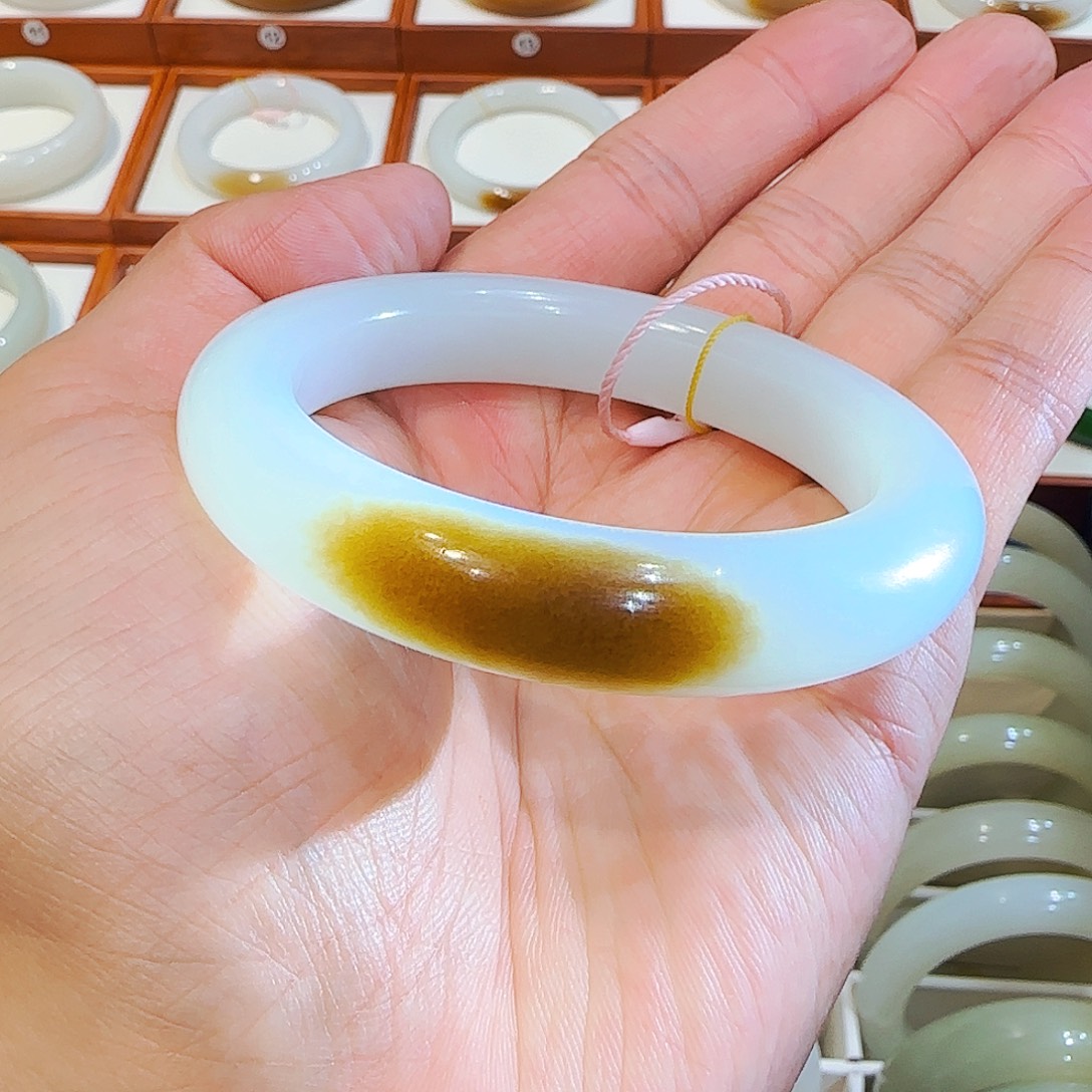 和田玉手镯未镶嵌且末一口咖糖55 56 57