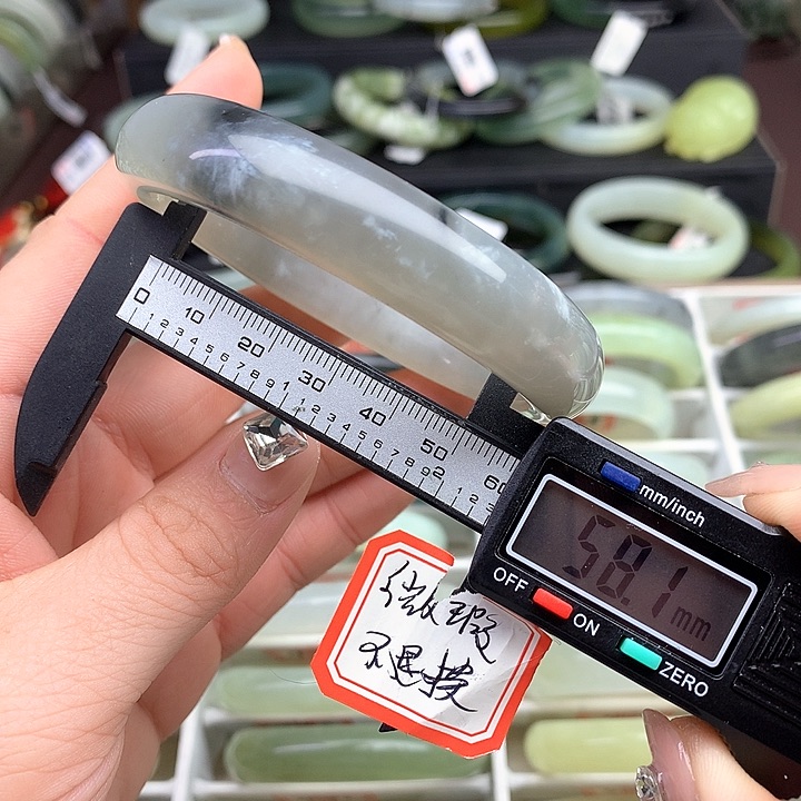 蛇纹石玉手镯未镶嵌506