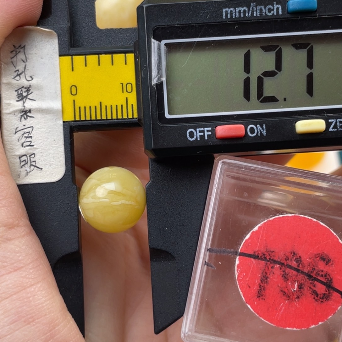 蜜蜡未镶嵌珠宝奇石