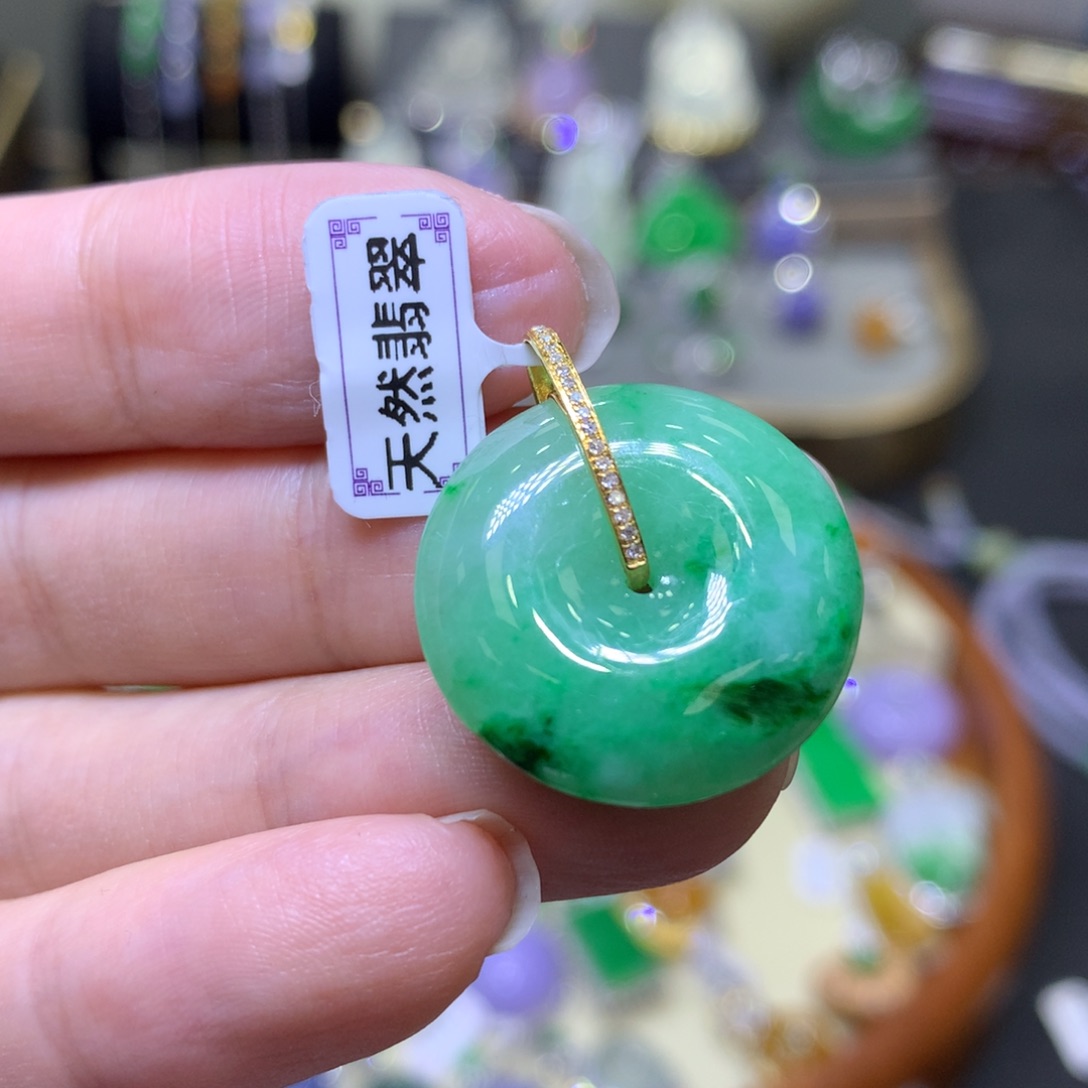 翡翠颈饰18K金镶嵌翡翠吊坠项链