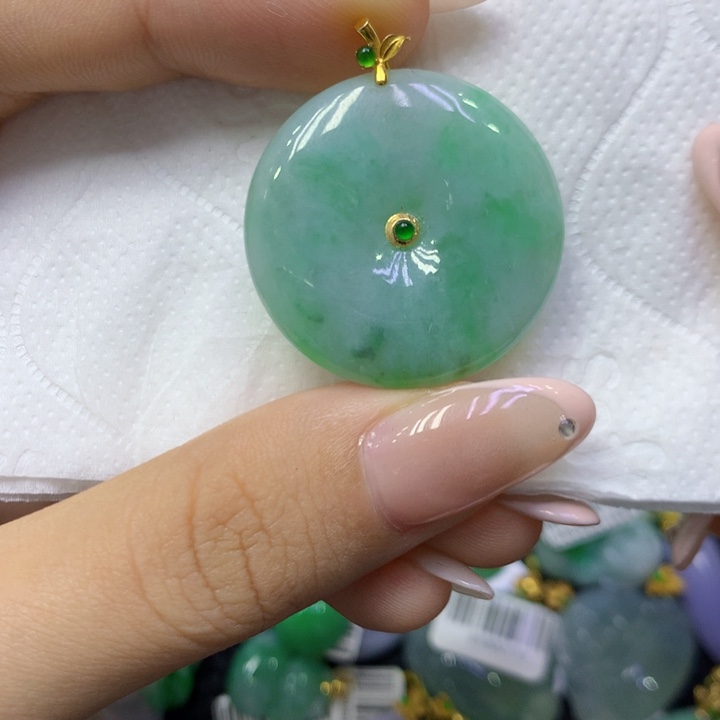 颈饰18K金镶嵌翡翠