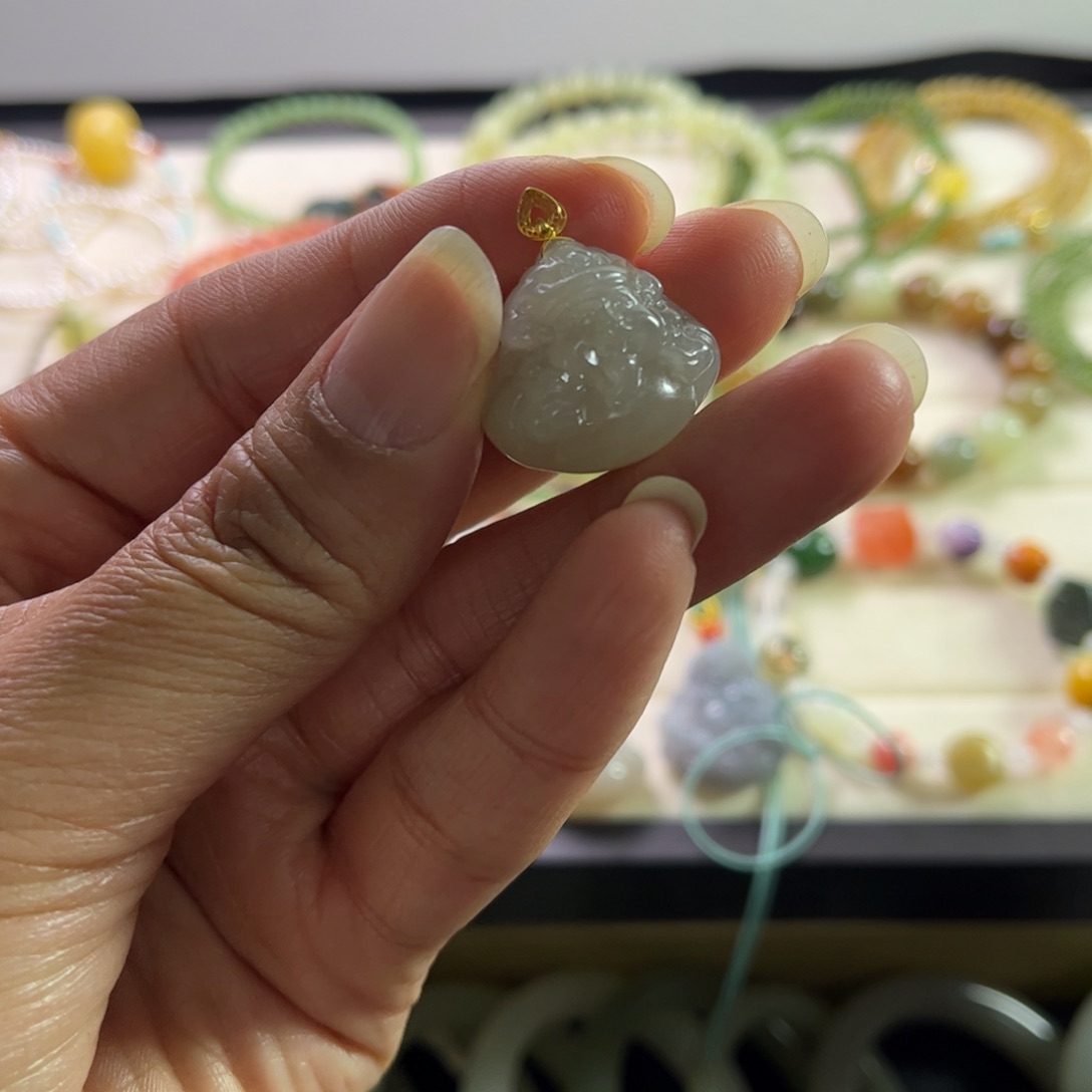 和田玉吊坠18K金镶嵌