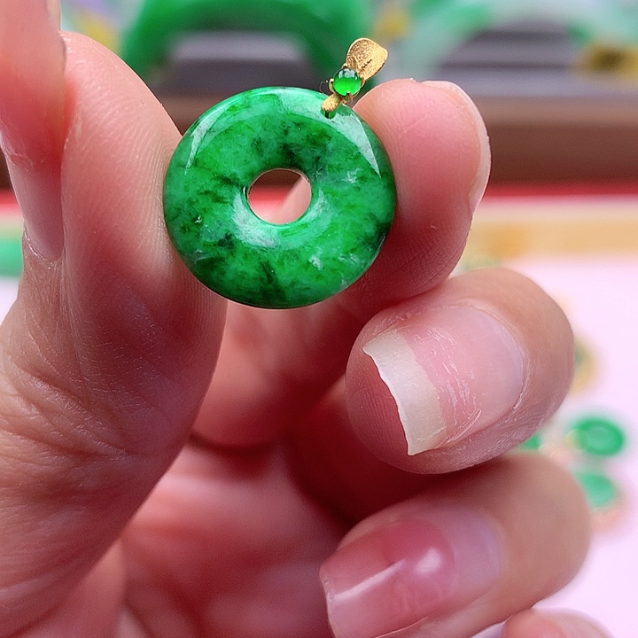 翡翠颈饰18K金镶嵌翡翠