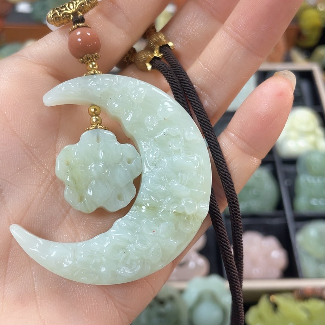 蛇纹石玉颈饰未镶嵌