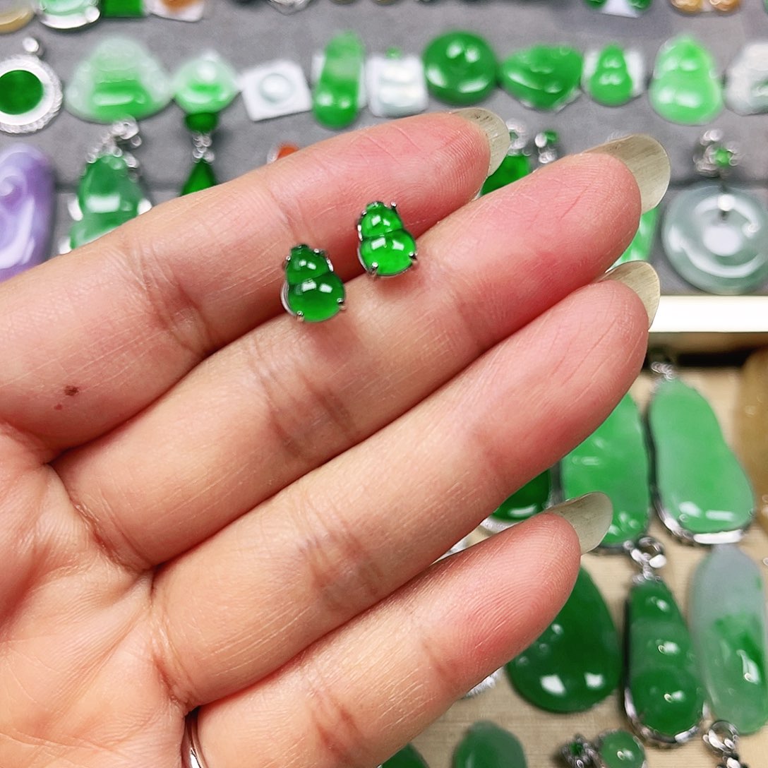 翡翠颈饰未镶嵌裸石