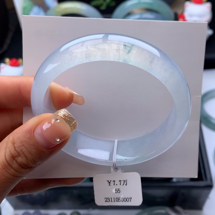 翡翠手镯未镶嵌正圈