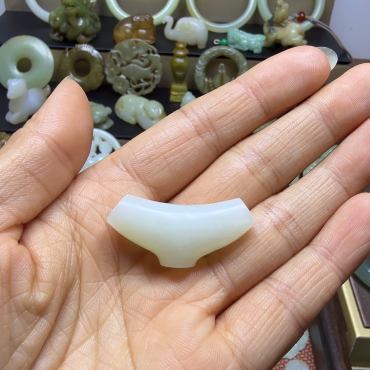 随***！和田玉未镶嵌手链