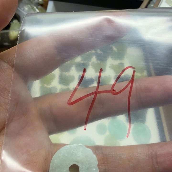 透闪石-蛇纹石玉吊坠未镶嵌