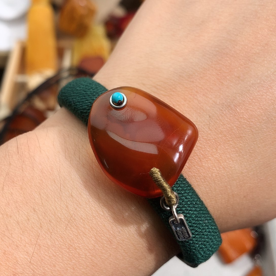 蜜蜡裸石未镶嵌手镯