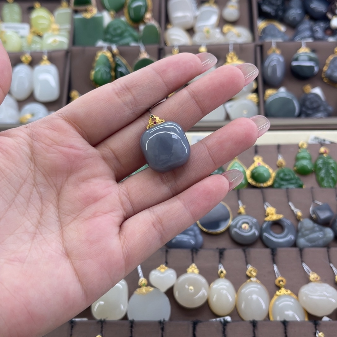 和田玉18K金镶嵌吊坠(赠链)