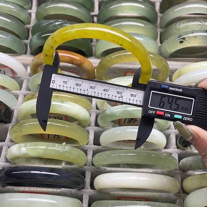 蛇纹石玉未镶嵌手镯166