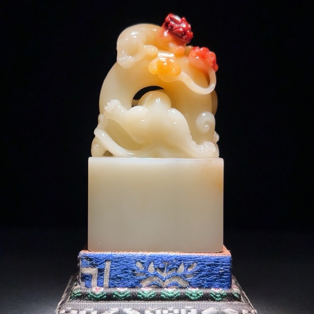 寿山老矿夹板三菜芙蓉《螭虎穿环》叶承基作（福建省工艺美术大师）