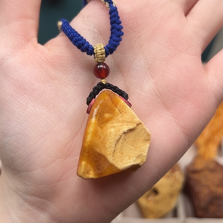 琥珀珠宝奇石未镶嵌