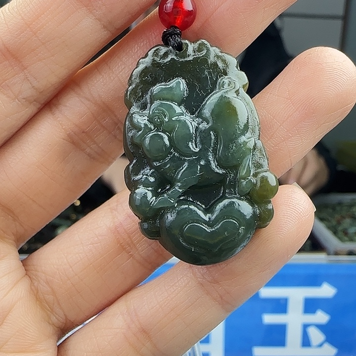 和田玉未镶嵌颈饰