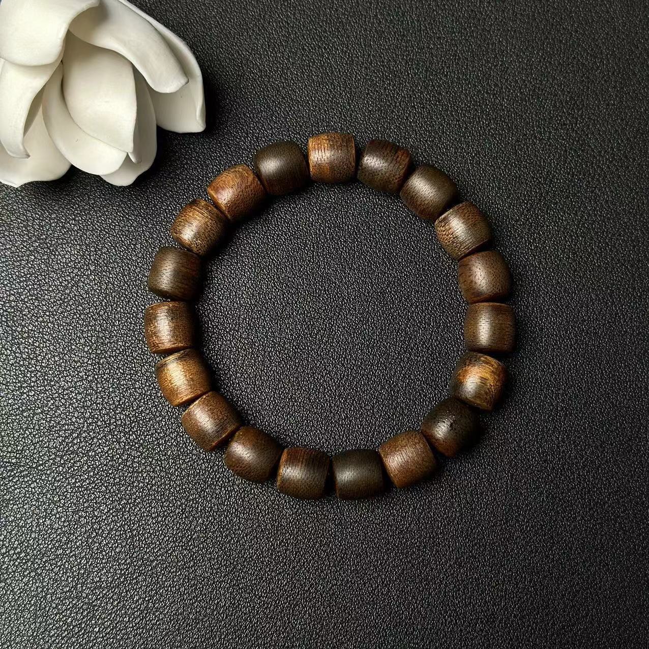 【三一】W014沉香沉水莺歌绿奇楠1.0单圈桶珠手串