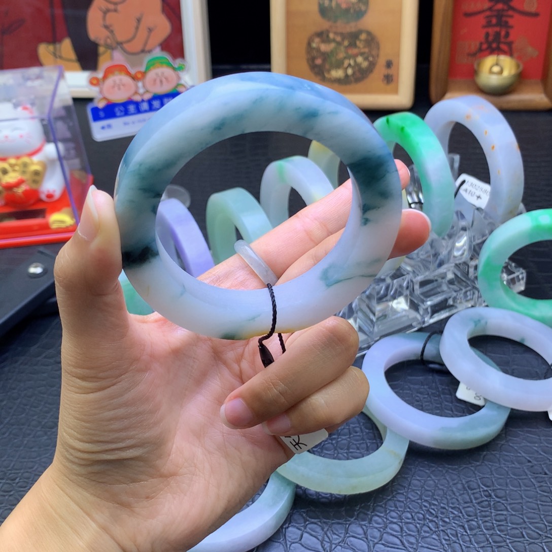 定制翡翠未镶嵌翡翠手镯