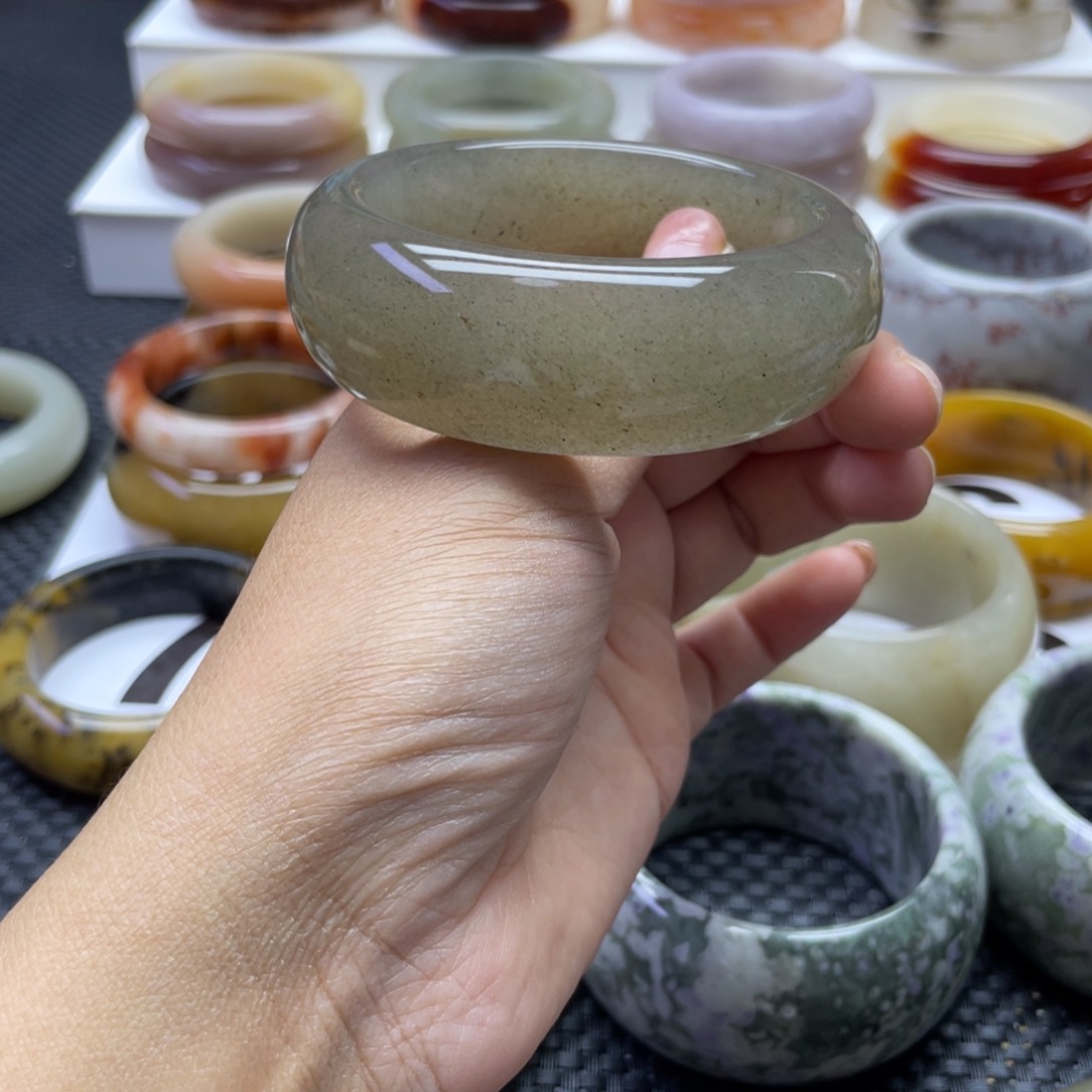 石英质玉手镯未镶嵌树*熊