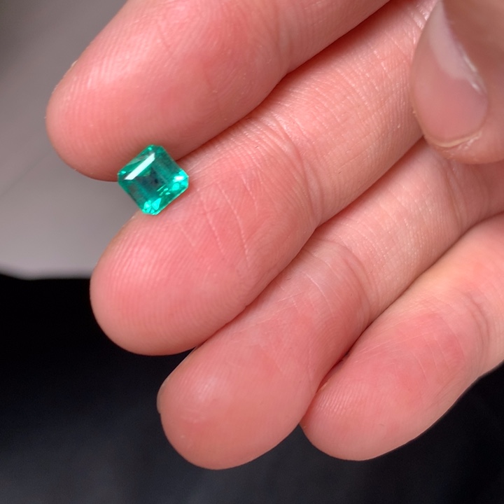 祖母绿裸石未镶嵌