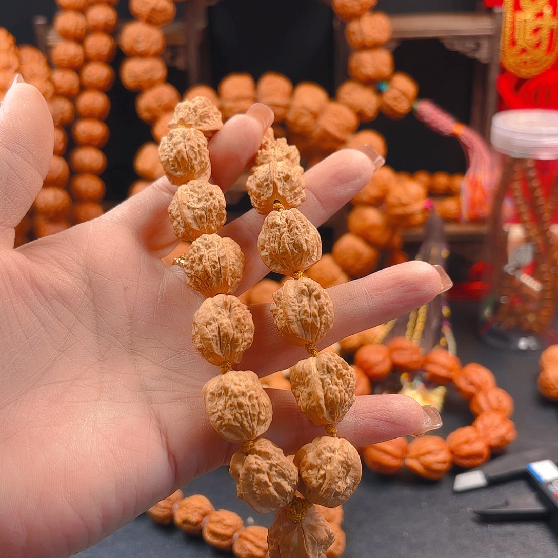 文玩核桃吊坠大**慈核桃手串