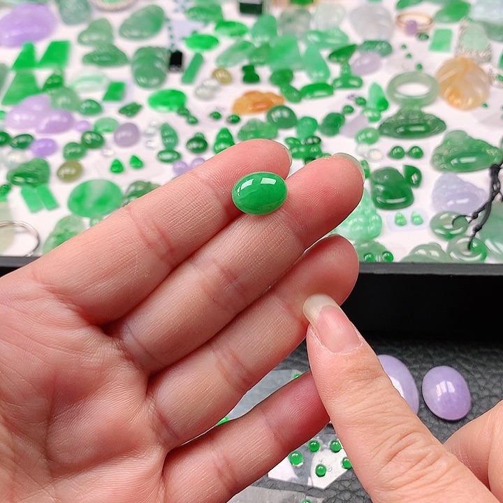 翡翠颈饰未镶嵌翡翠