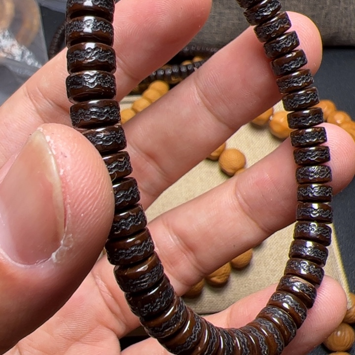 猴头核桃手串看看咯