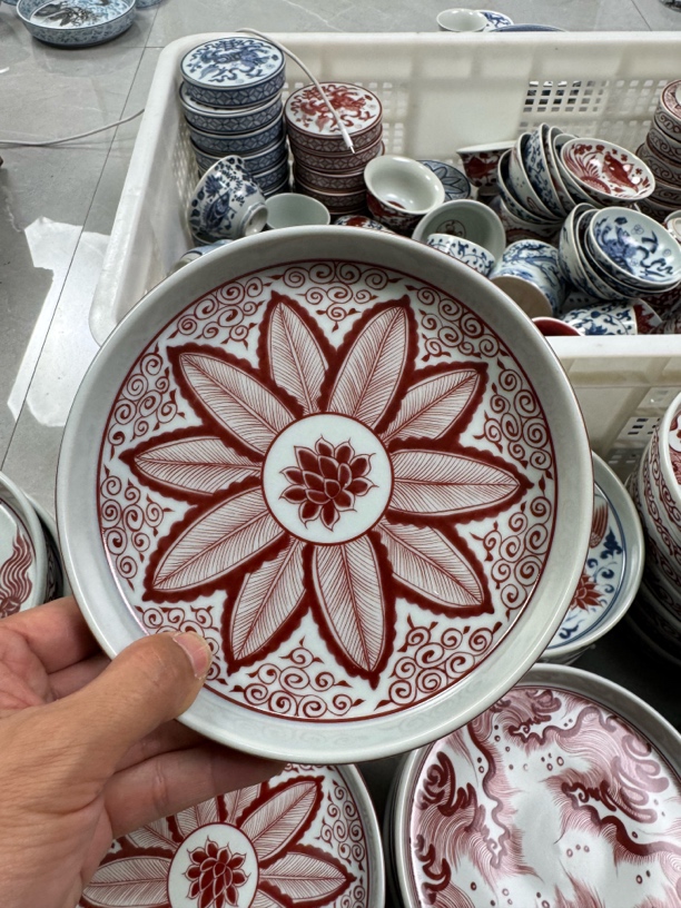 景德镇釉里红芭蕉叶大壶承
