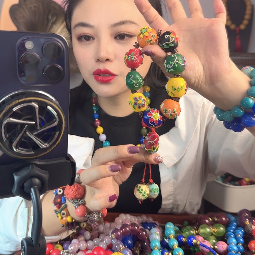 玻璃颈饰老琉璃的故事是什么呢这就是传说