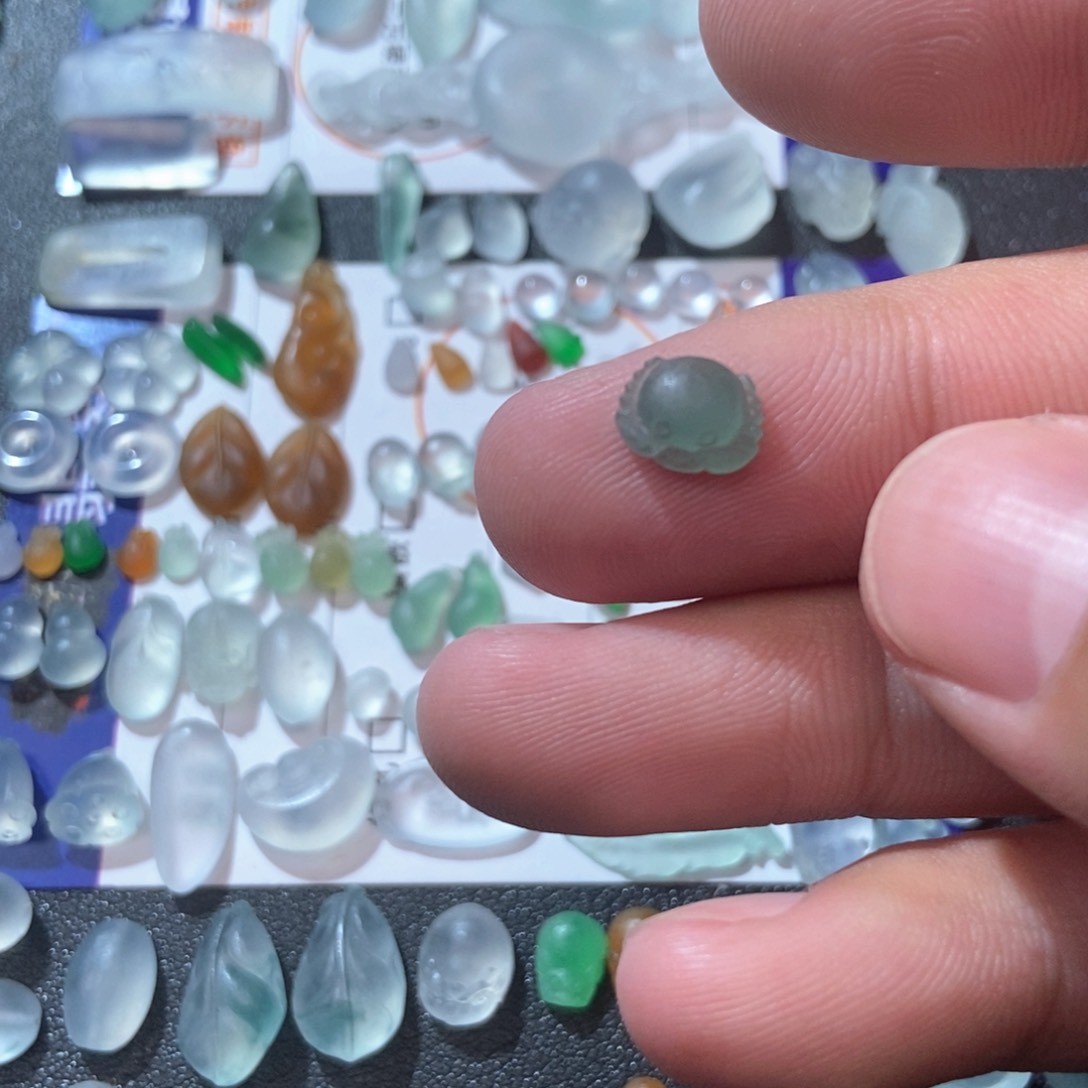 定制翡翠挂件未镶嵌